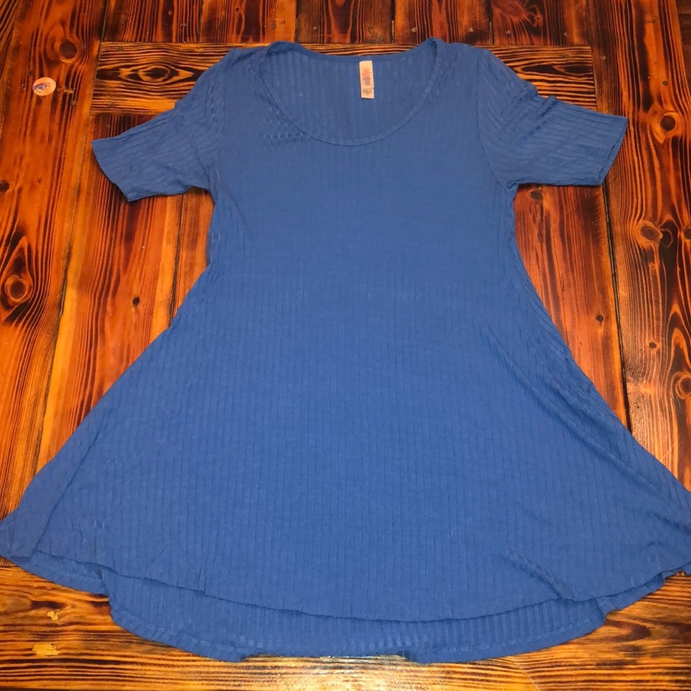 LuLaRoe XS Perfect Tee